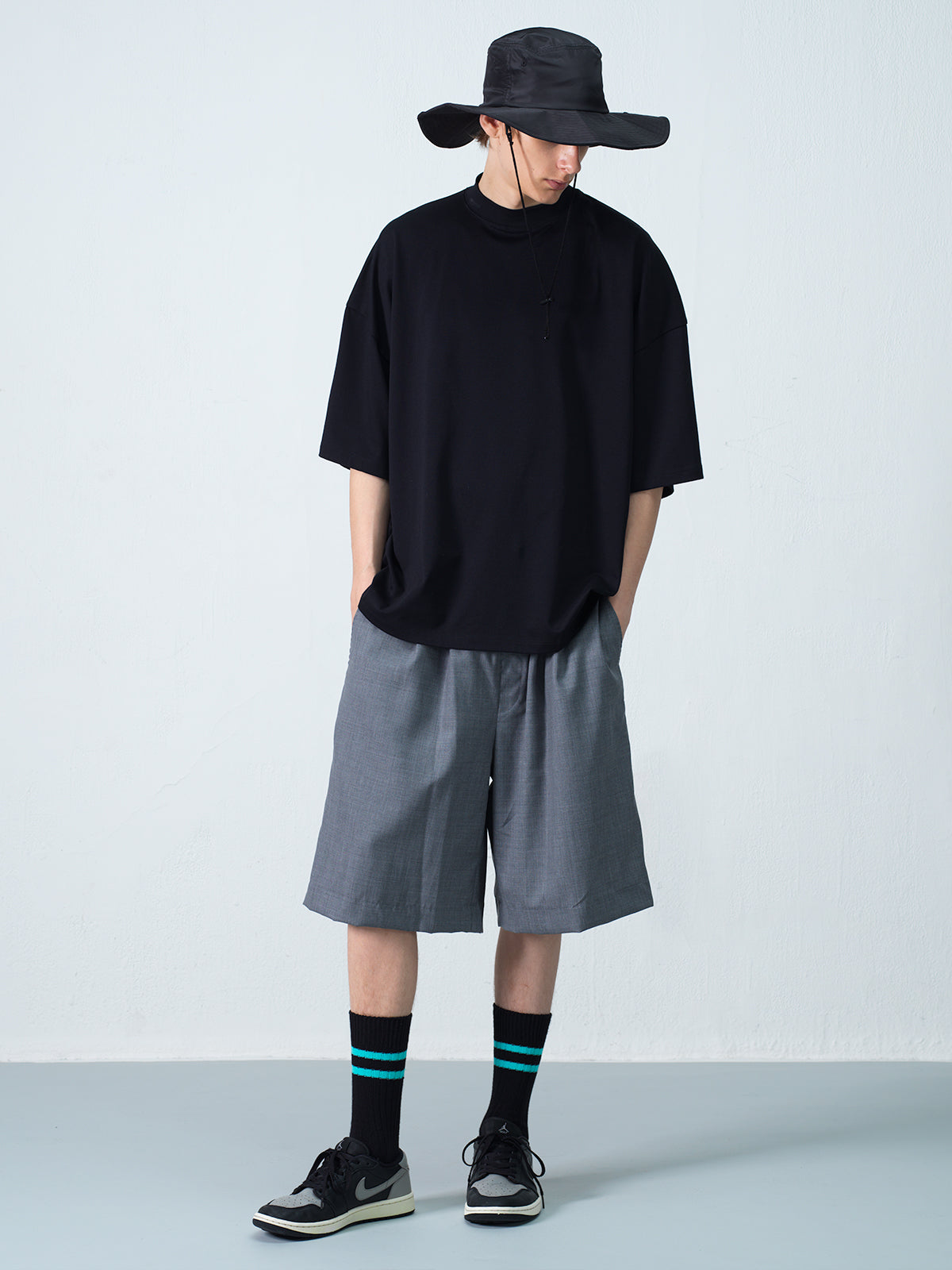 WOOL BERMUDA PANTS
